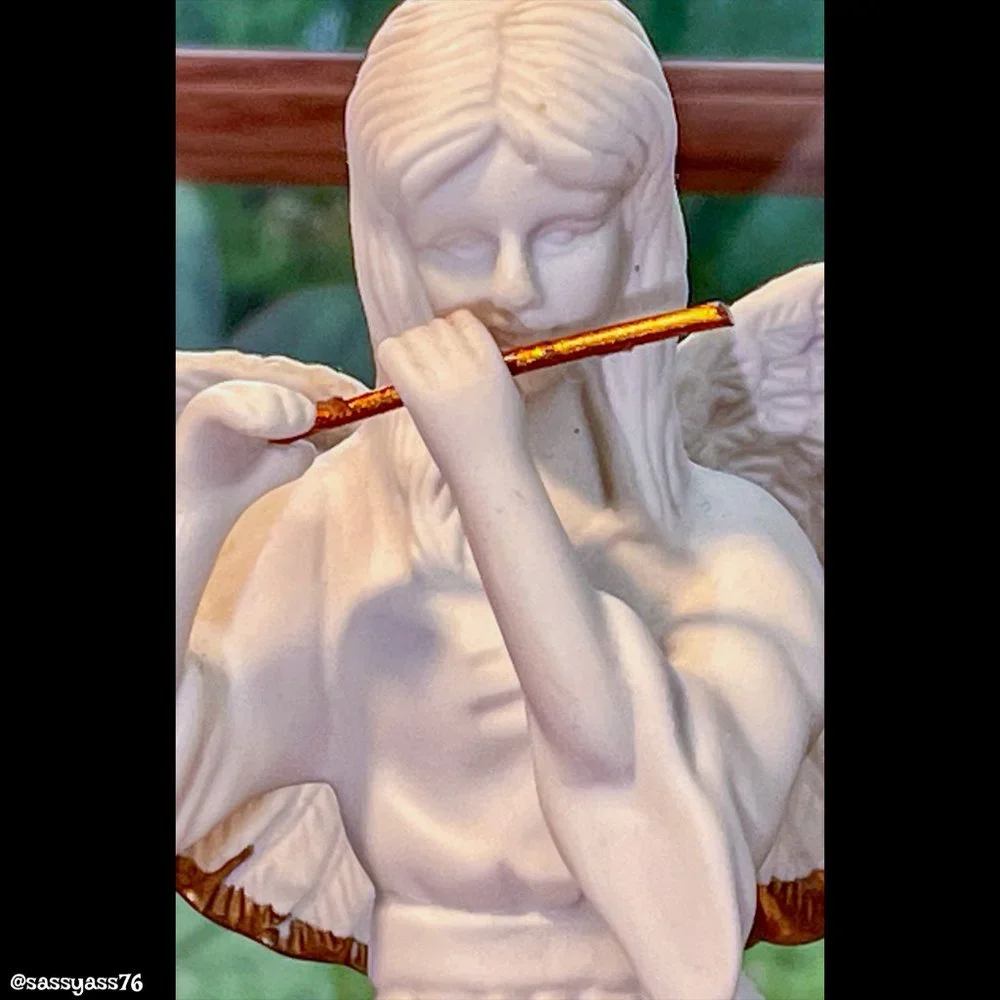 ▪️VTG▪️Mid-Century Hand-Painted Porcelain Fluted Playing ANGEL Figure - Picture 5 of 9